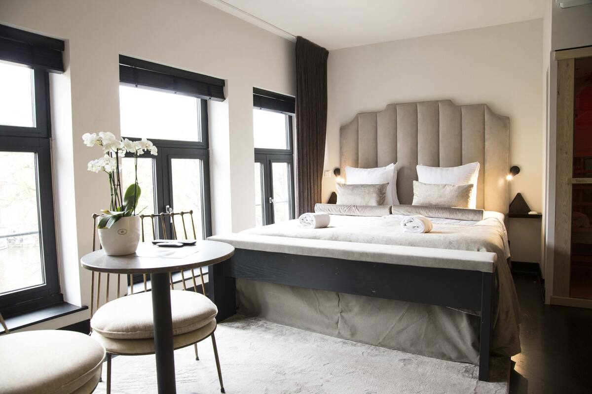 City Studio | WiFi (free), bed sheets