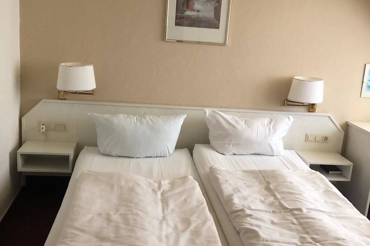 1 bedroom, hypo-allergenic bedding, free cots/infant beds, rollaway beds