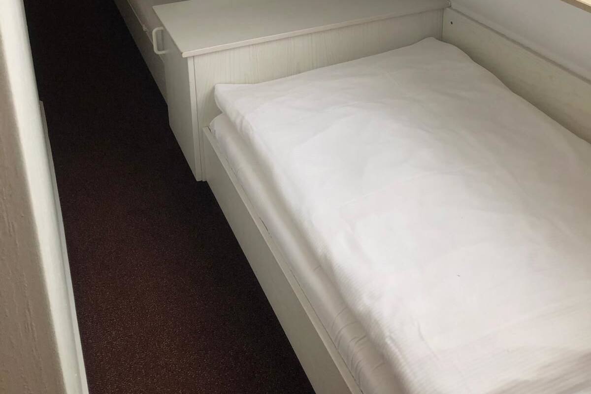 1 bedroom, hypo-allergenic bedding, free cots/infant beds, rollaway beds