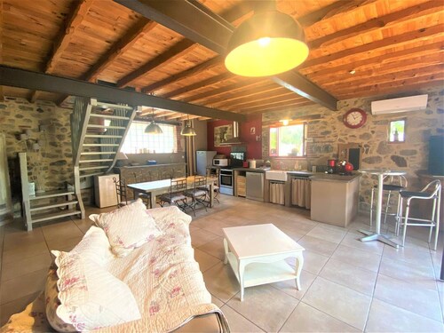 CAN MASSOT - GITE WITH SWIMMING POOL FOR 6 PEOPLE