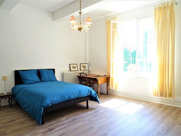 5 bedrooms, desk, free WiFi