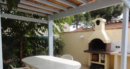 A 500 MĂTRES DE LA PLAGE DE SABLE ST MARIE DE LA MER MAISONNETTE DE VACANCES AVEC TERRASSE...