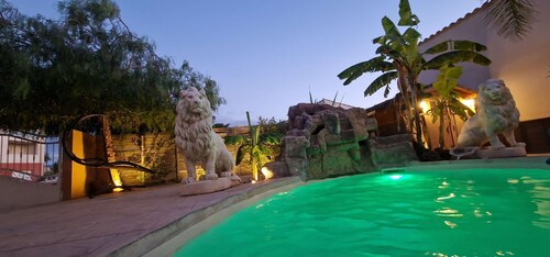 Belle villa climatisée tout confort, piscine privée avec rocher en cascade terrasse, jardin,...