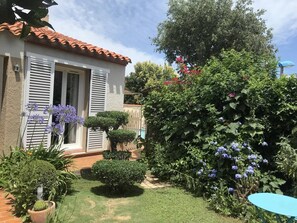 Terrace/patio - FULLY AIR-CONDITIONED HOLIDAY HOME IN QUIET LOCATION PRIVATE POOL 10 MINUTES FROM ST MARIE AND... (VILLELONGUE DE LA SALANQUE)