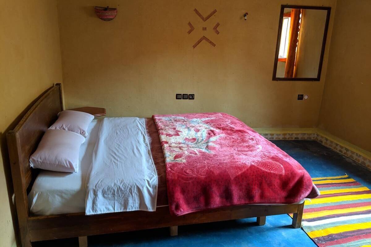 Free WiFi, bed sheets