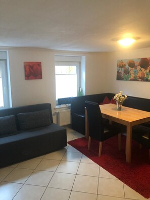 Apartment, 1 Schlafzimmer | Wohnbereich | Flachbildfernseher