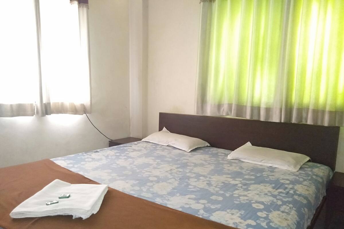 Deluxe Room | Iron/ironing board, WiFi (free)