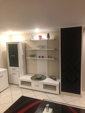 Apartment, 1 Schlafzimmer | Wohnbereich | Flachbildfernseher