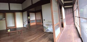 Living area - Kumano Kodo Winery Guest House (Tanabe)
