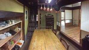 In-room dining - Kumano Kodo Winery Guest House (Tanabe)