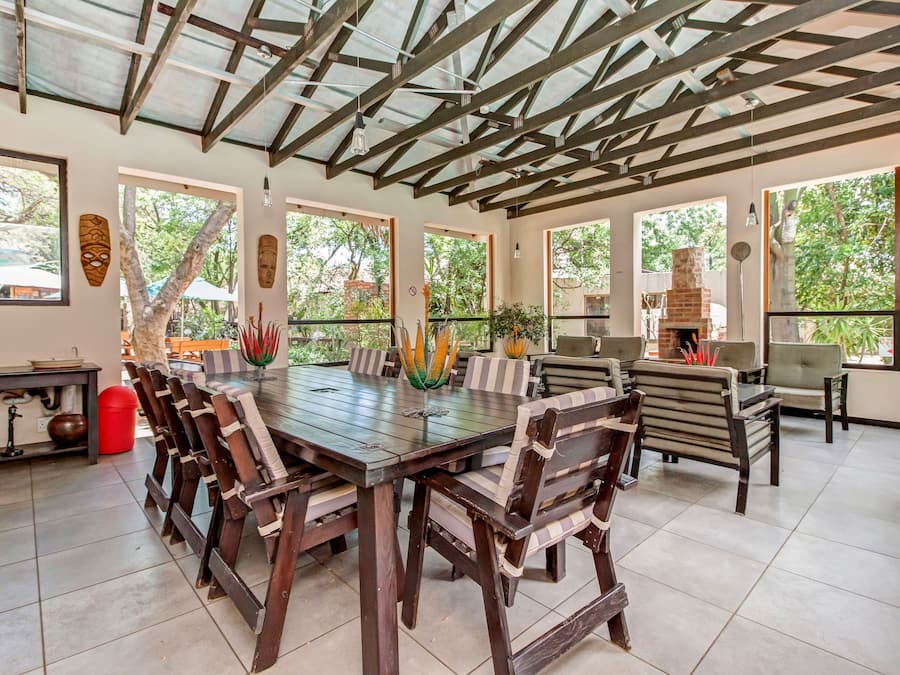 Breakfast, lunch, dinner served; local and international cuisine