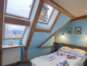 Free WiFi, bed sheets