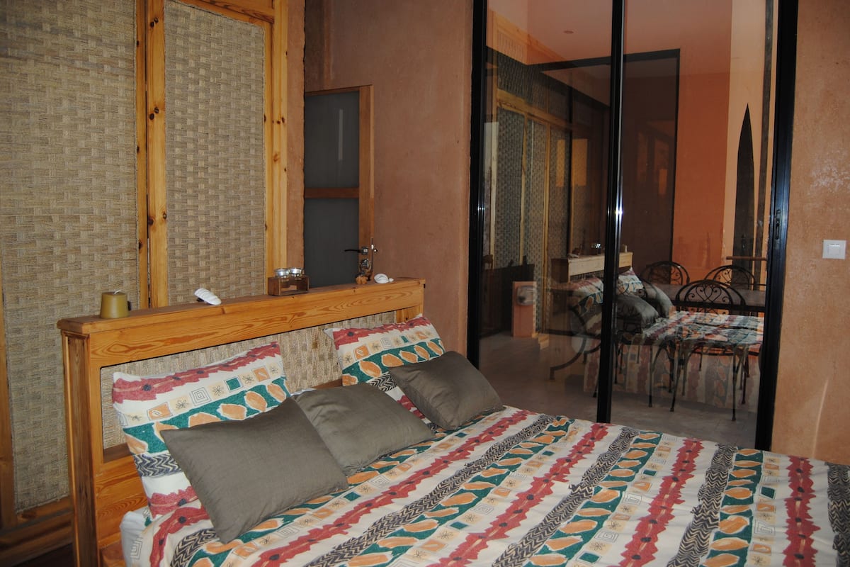 Habitación doble, vistas al jardín | Minibar, tabla de planchar con plancha, wifi gratis