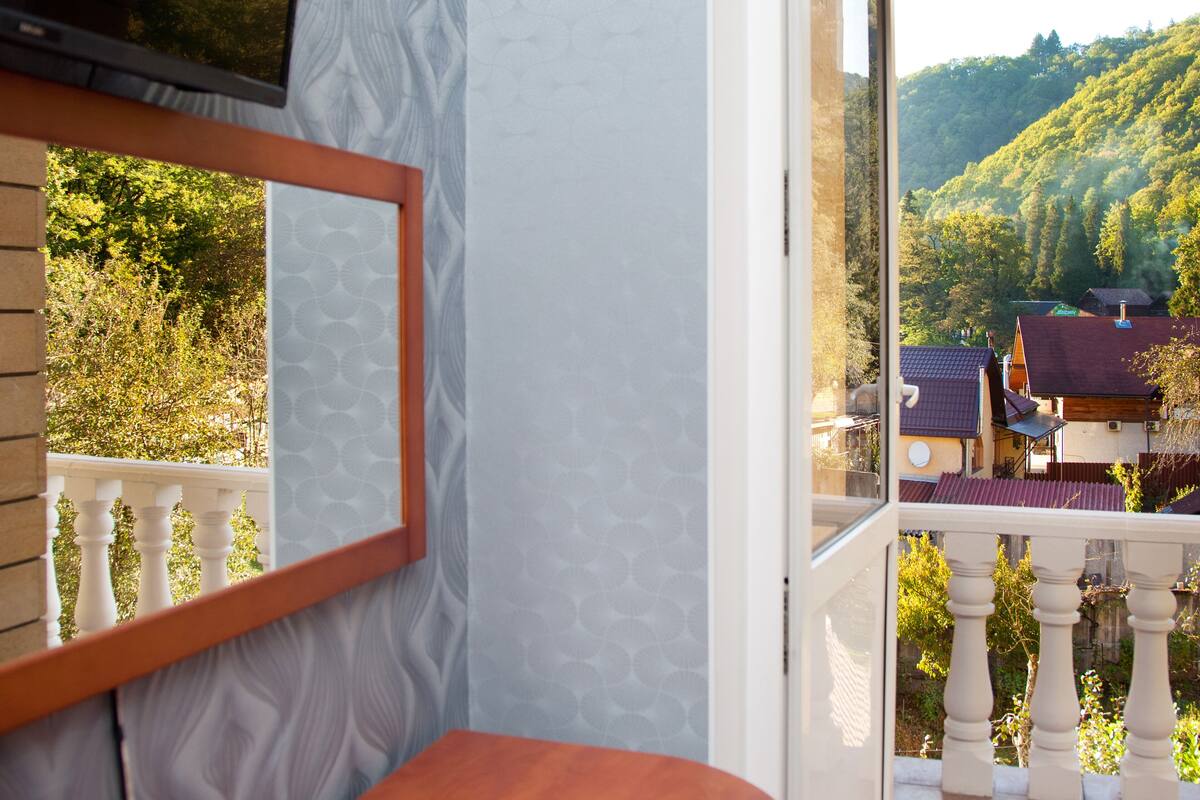 Comfort Room, Balcony
