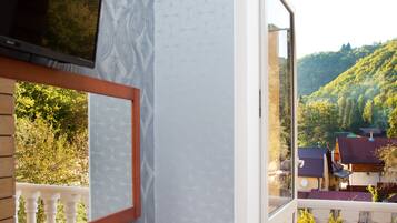 Desk, blackout curtains, free WiFi, bed sheets