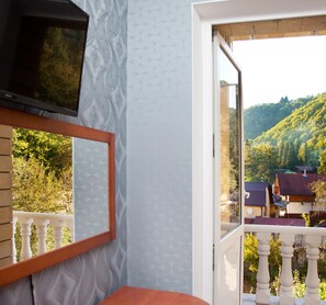 Comfort Room, Balcony | Desk, blackout drapes, free WiFi, bed sheets