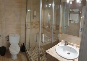 Superior tweepersoonskamer | Badkamer | Handdoeken