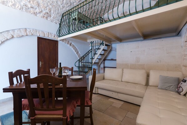 Apartamento, 1 habitación, no fumadores | Zona de estar | Una televisión de pantalla plana