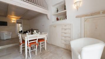 Appartement, 1 slaapkamer, niet-roken | Woonruimte | Een flatscreentelevisie