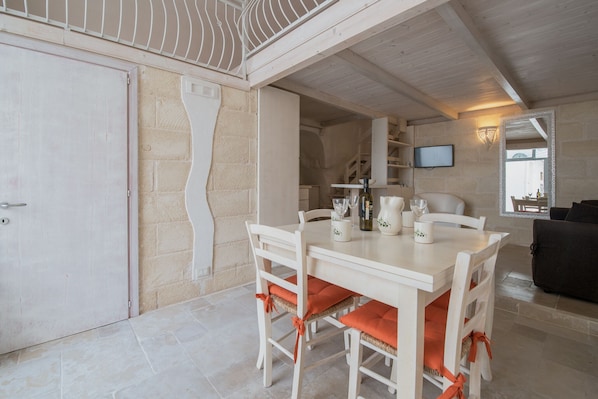 Apartment, 1 Bedroom, Non Smoking | In-room dining