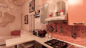 Apartment, 2 Bedrooms, Non Smoking | Private kitchen | Fridge, oven, stovetop, espresso maker