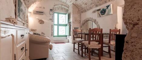 Departamento, 1 habitación, para no fumadores | Área de sala de estar | Televisión