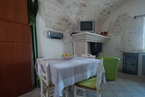 Apartment, 2 Bedrooms, Non Smoking | In-room dining - Cuore di Ostuni (Ostuni)