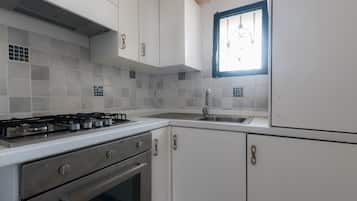 Studio, Non Smoking | Private kitchen | Fridge, oven, stovetop, espresso maker