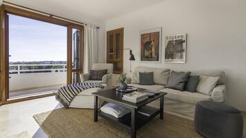 Ático, 3 habitaciones | Zona de estar