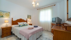 3 quartos, ferros/tábuas de passar roupa, Wi-Fi, roupa de cama