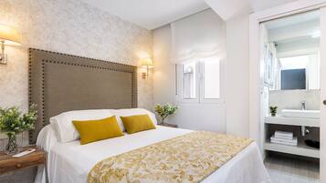 Apartment (2 Bedrooms) | 2 bedrooms, individually furnished, iron/ironing board, free WiFi