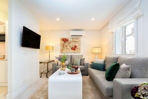 Apartment (2 Bedrooms) | Living area