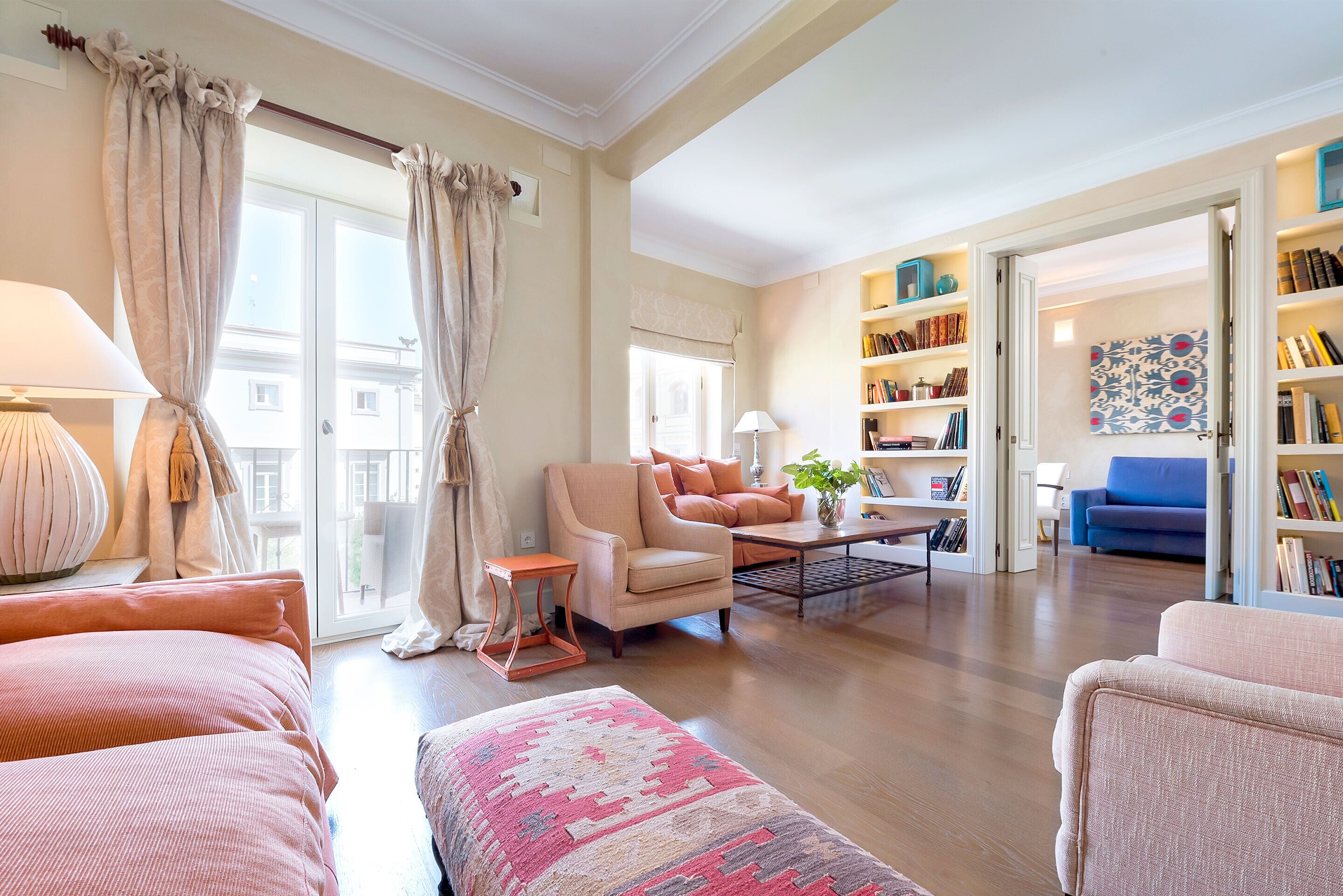 Apartment (2 Bedrooms) | Wohnbereich | 32-Zoll-Fernseher mit Kabelempfang