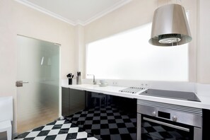 Căn hộ (2 Bedrooms) | Bếp riêng | Lò vi sóng, lò nướng, bếp nấu, dụng cụ pha cà phê/trà 