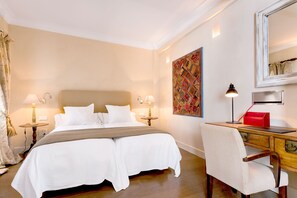 2 bedrooms, individually furnished, soundproofing, iron/ironing board - Genteel Home Contratación (Seville)