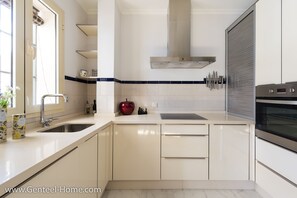 Appartement, 1 chambre | Cuisine privée | Réfrigérateur grande capacité avec congélateur, four à micro-ondes