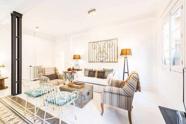 Apartment, 2 Bedrooms | Living room