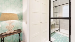 Unclassified image, 2 of 18, button - 2 Bd Apartment Exclusive Location in Golden Mile. Velazquez II (Madrid)