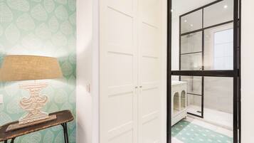 Apartment, 2 Bedrooms | 2 bedrooms, soundproofing, iron/ironing board, free WiFi