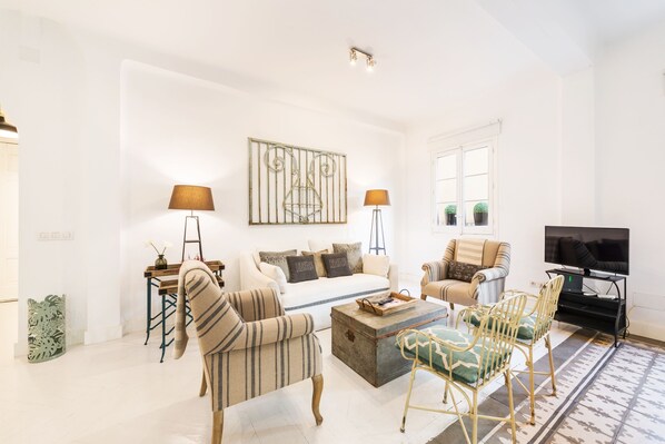 Apartment, 2 Bedrooms | Living room - 2 Bd Apartment Exclusive Location in Golden Mile. Velazquez II (Madrid)
