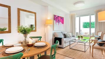 Apartment (2 Bedrooms) | In-room dining