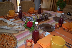 Free daily continental breakfast