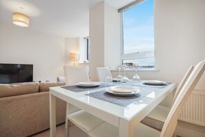 Appartement Supérieur, 2 chambres | Restauration dans la chambre