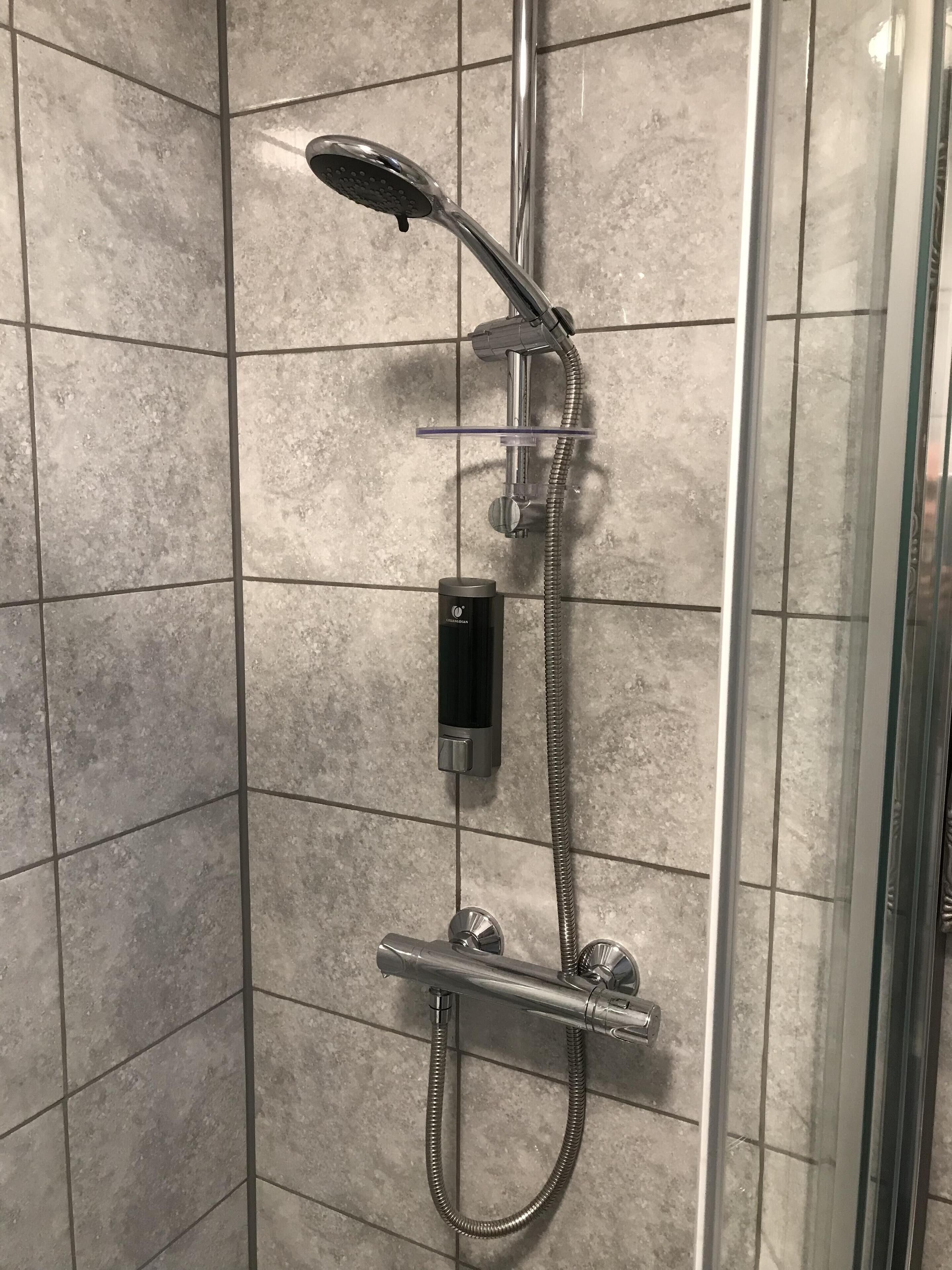 standard quadruple room, ensuite | bathroom