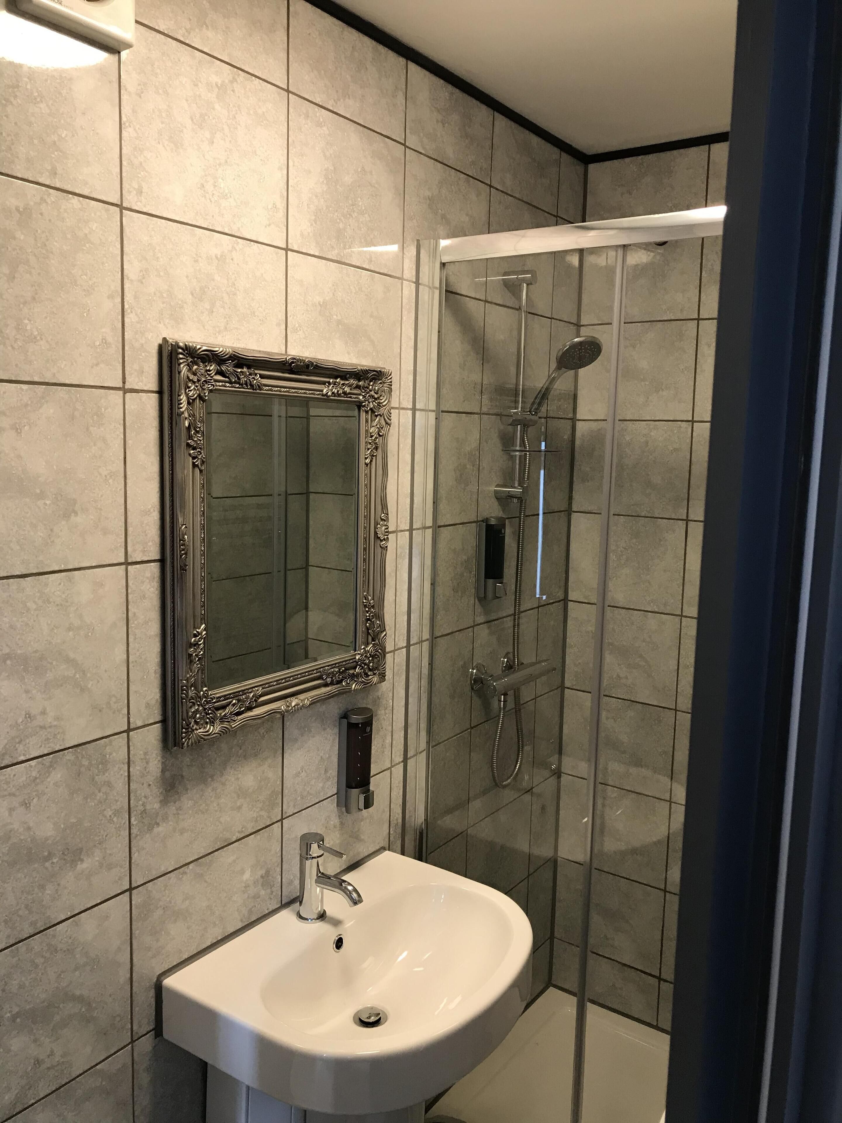comfort double room, ensuite | bathroom