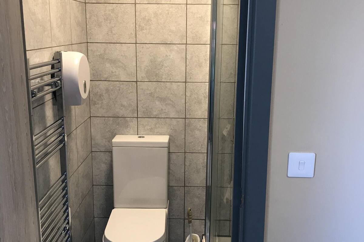 standard quadruple room, ensuite | bathroom