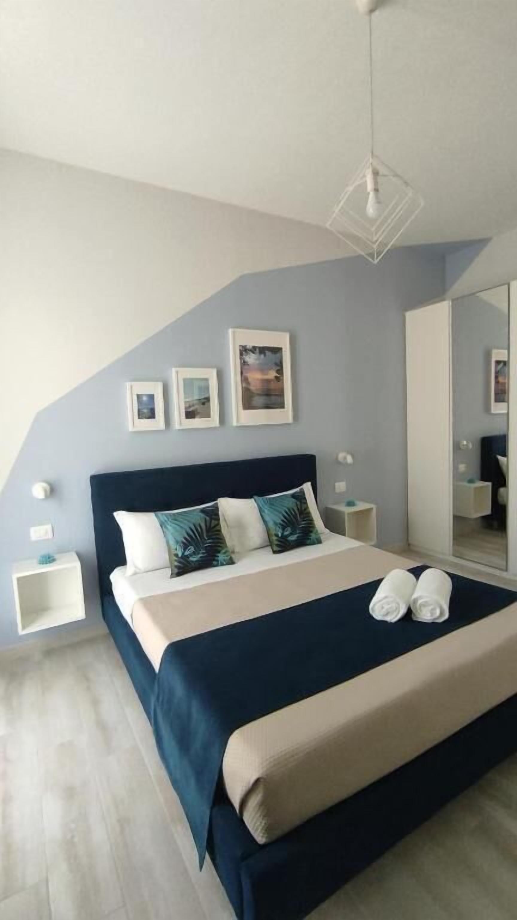 Ropa de cama de alta calidad, colchones Select Comfort y escritorio 