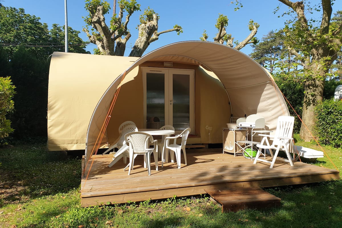 Romantische Ferienhütte, 2 Schlafzimmer, Nichtraucher, Gemeinschaftsbad | 3 Schlafzimmer, individuell dekoriert, individuell eingerichtet, WLAN