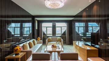 Minibar, in-room safe, desk, free WiFi