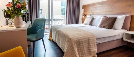 Coffres-forts dans les chambres, décoration personnalisée, bureau